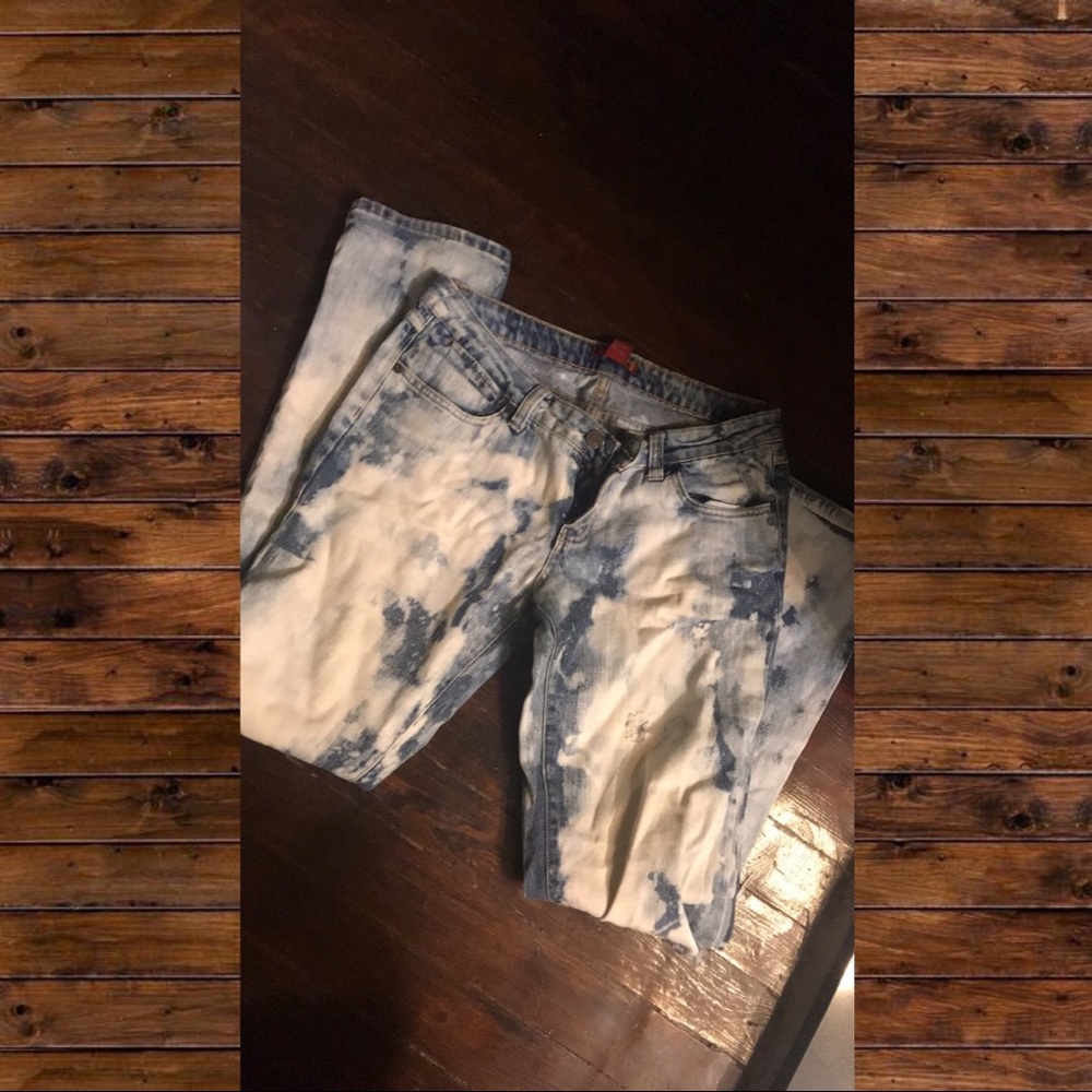 Destroyed jeans